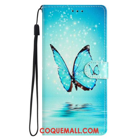 Housse iPhone 16 Pro Max Papillon Bleu sur l'Eau à Lanière